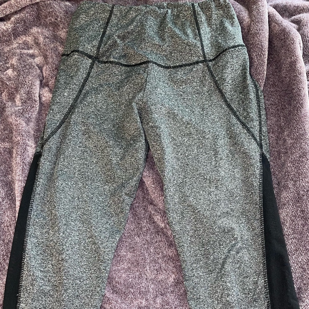 Grey cropped leggings